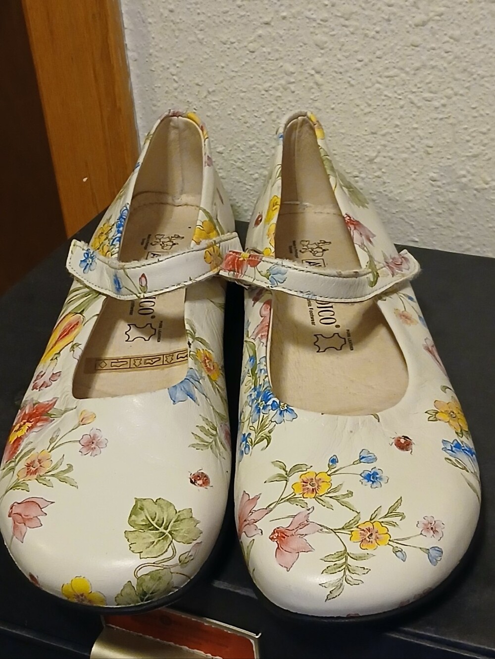 Arcopedico Leather Floral Print Mary Jane Comfort Shoes Size 40 (US 9)